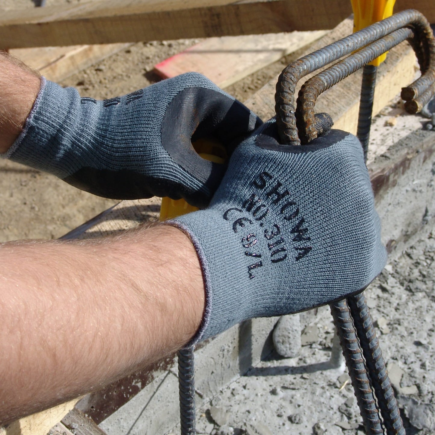 SHOWA 310 Builders Safety Work Gloves with Textured Grip in Black - Mstore