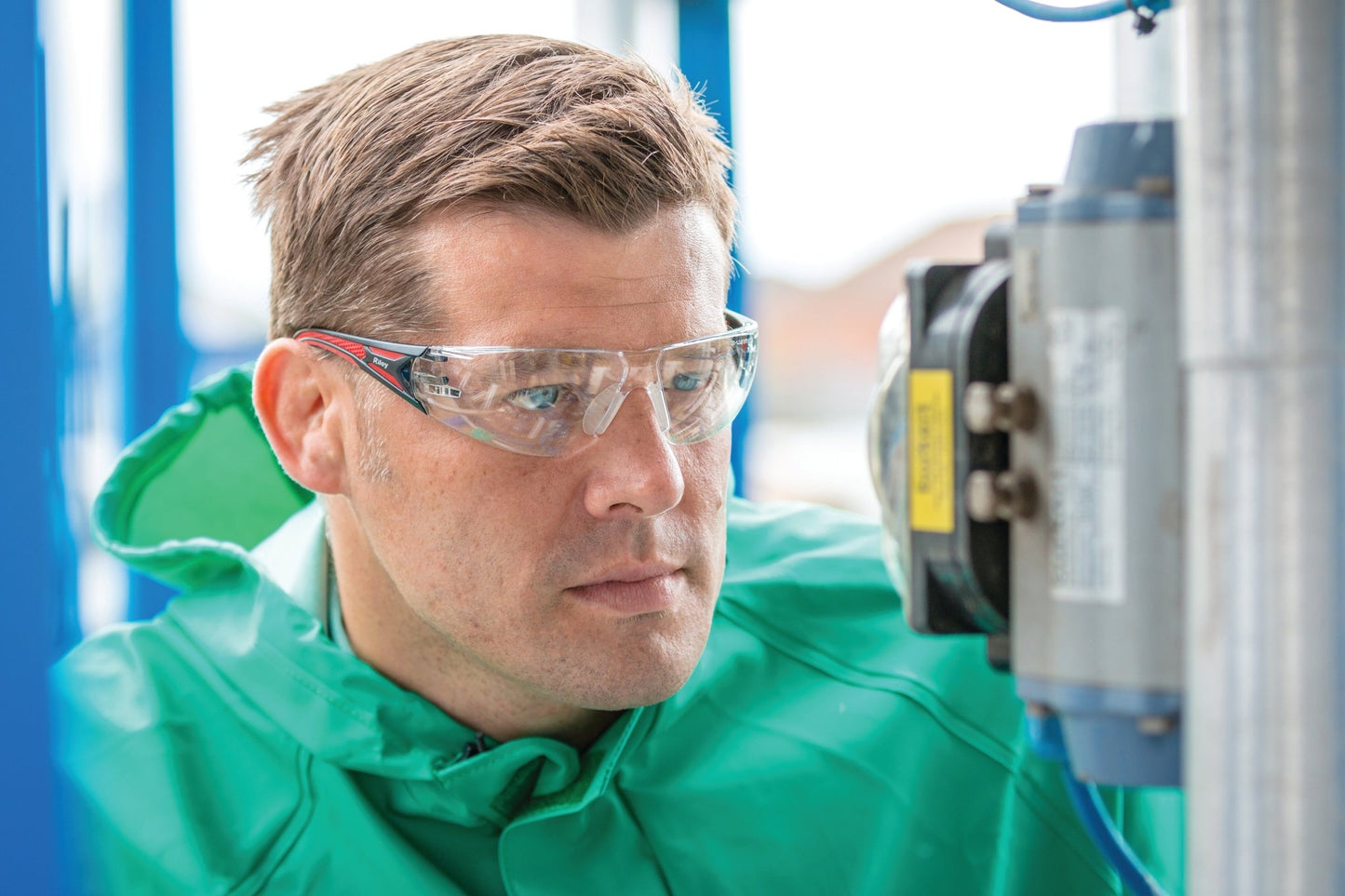 Defogging Safety: How Anti-Fog Glasses Keep You Safe in Challenging Environments - Mstore