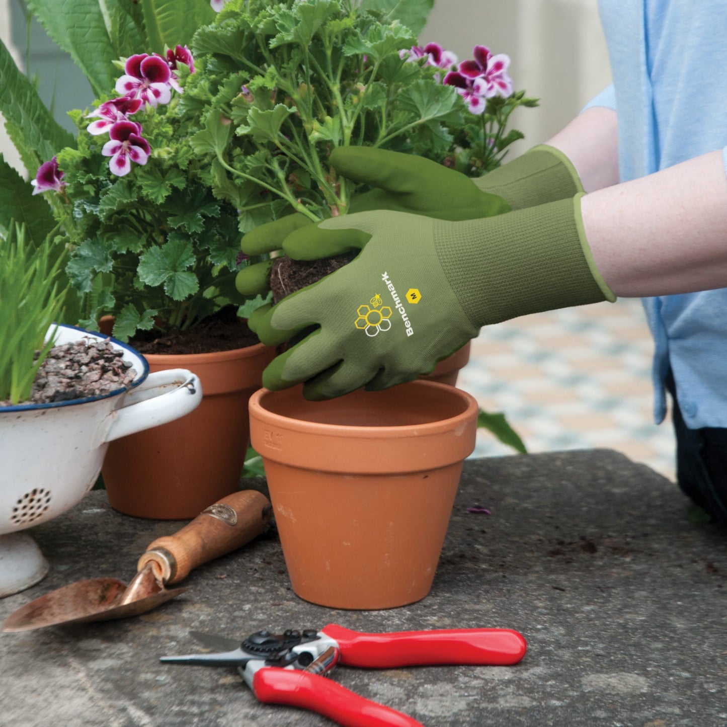 BENCHMARK Cosy Water Repellent Insulated Gardening Gloves - Mstore