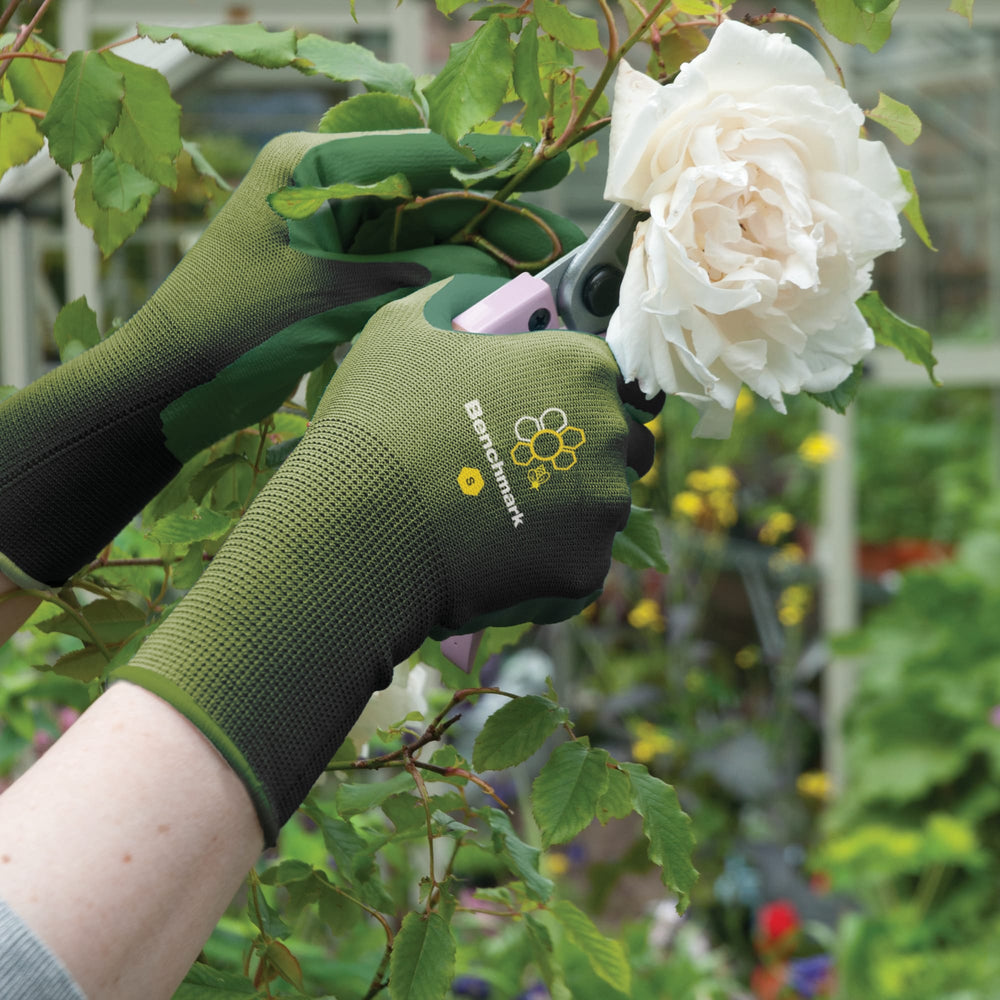best gardening gloves uk BENCHMARK BMG931 Cosy Water Repellent Insulated Gardening Gloves