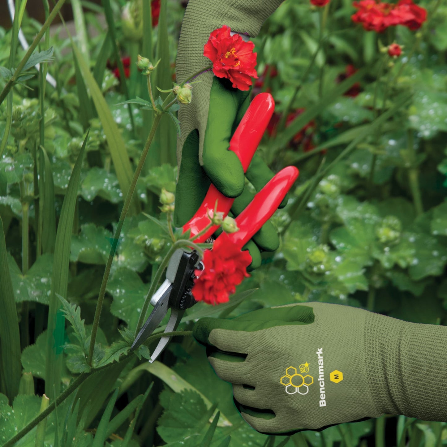 BENCHMARK Cosy Water Repellent Insulated Gardening Gloves - Mstore