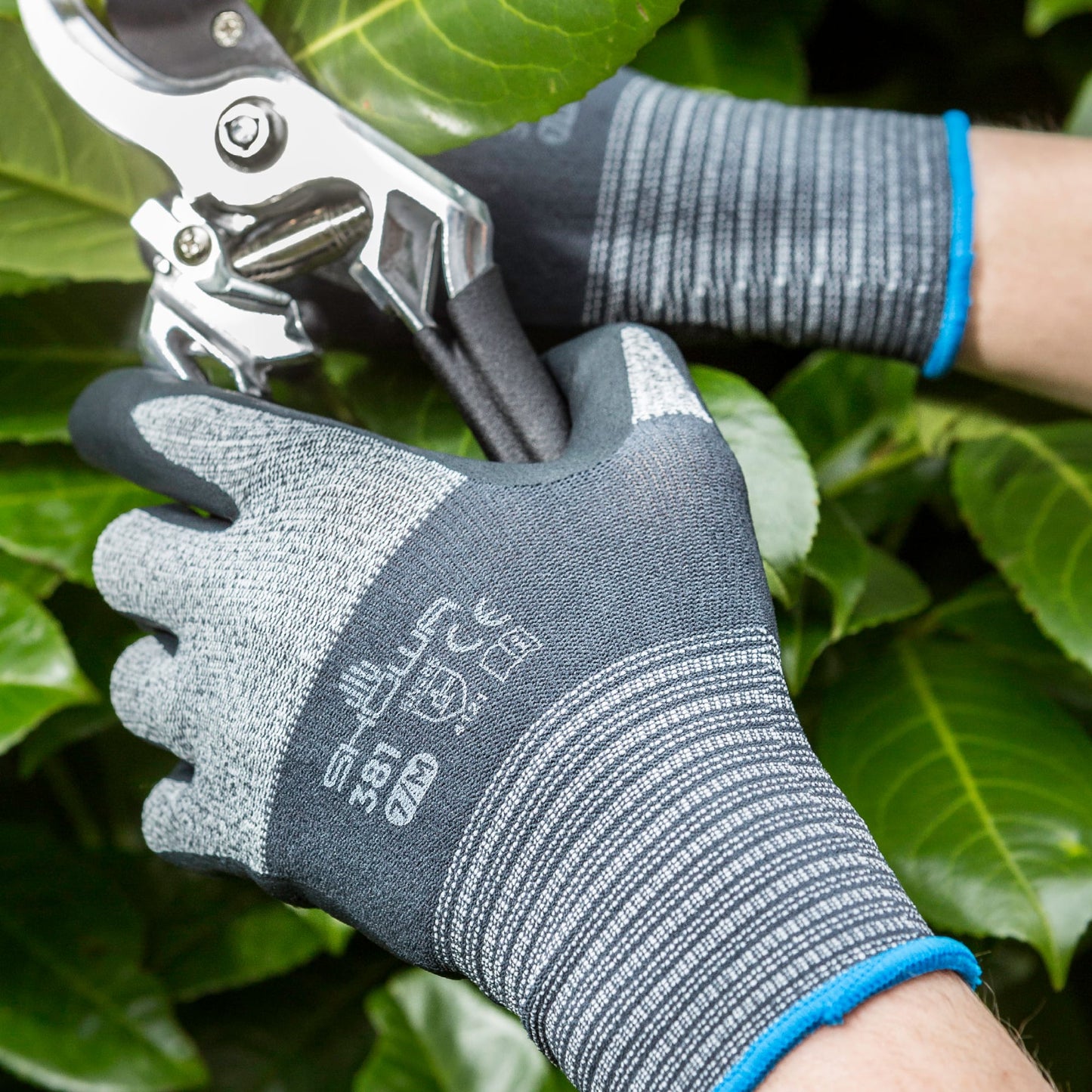 SHOWA 381 Abrasion Resistant Safety Work Gloves with Nitrile Grip Palm - Mstore