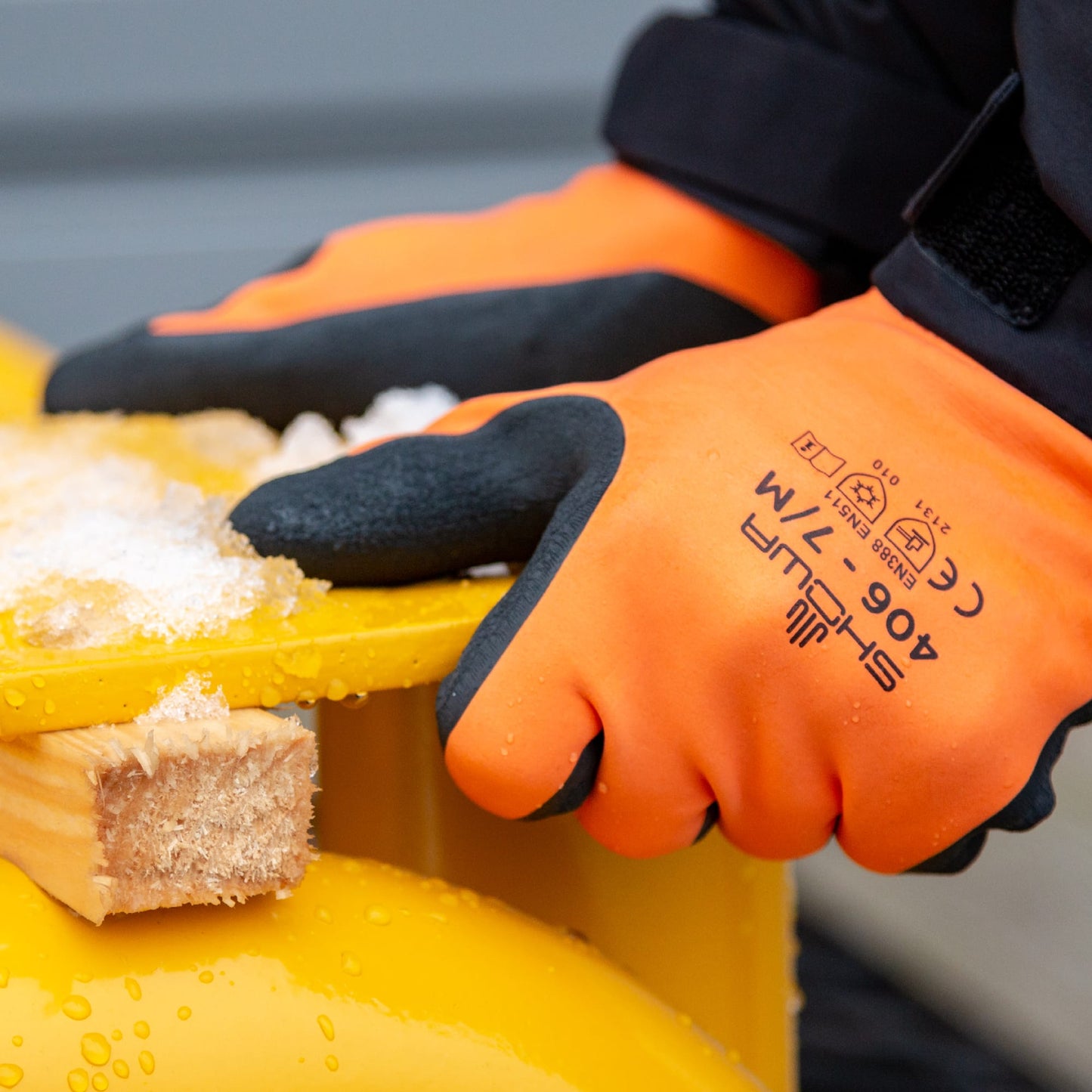 SHOWA 406 Water Repellent Thermal Lined Work Gloves with Textured Grip - Mstore