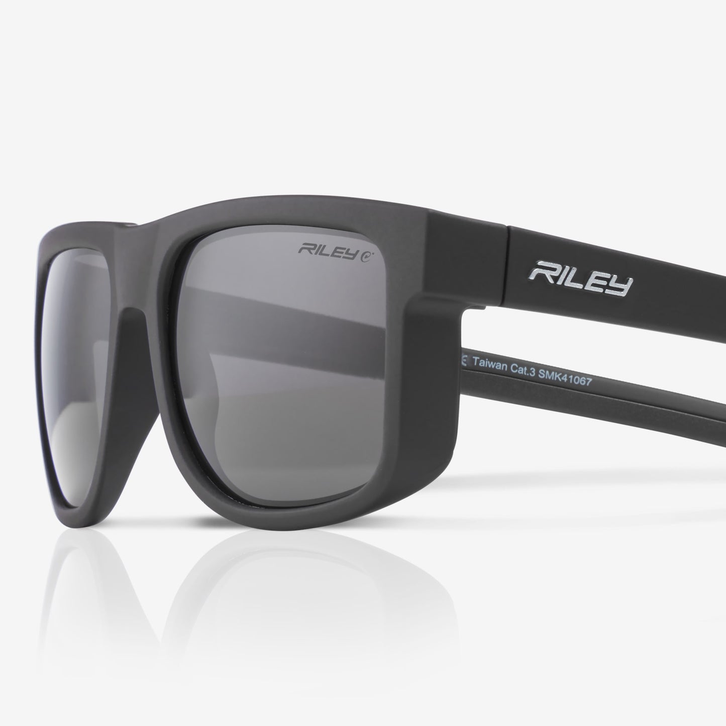 RILEY Navigator Anti-Scratch  Sunglasses with Grey Lens - Mstore